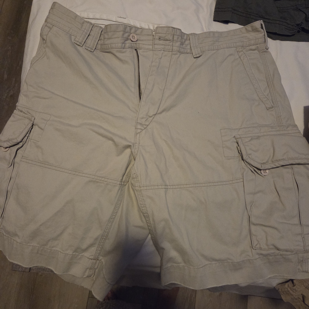 Ralph Lauren Men's Cargo Shorts in Light Khaki